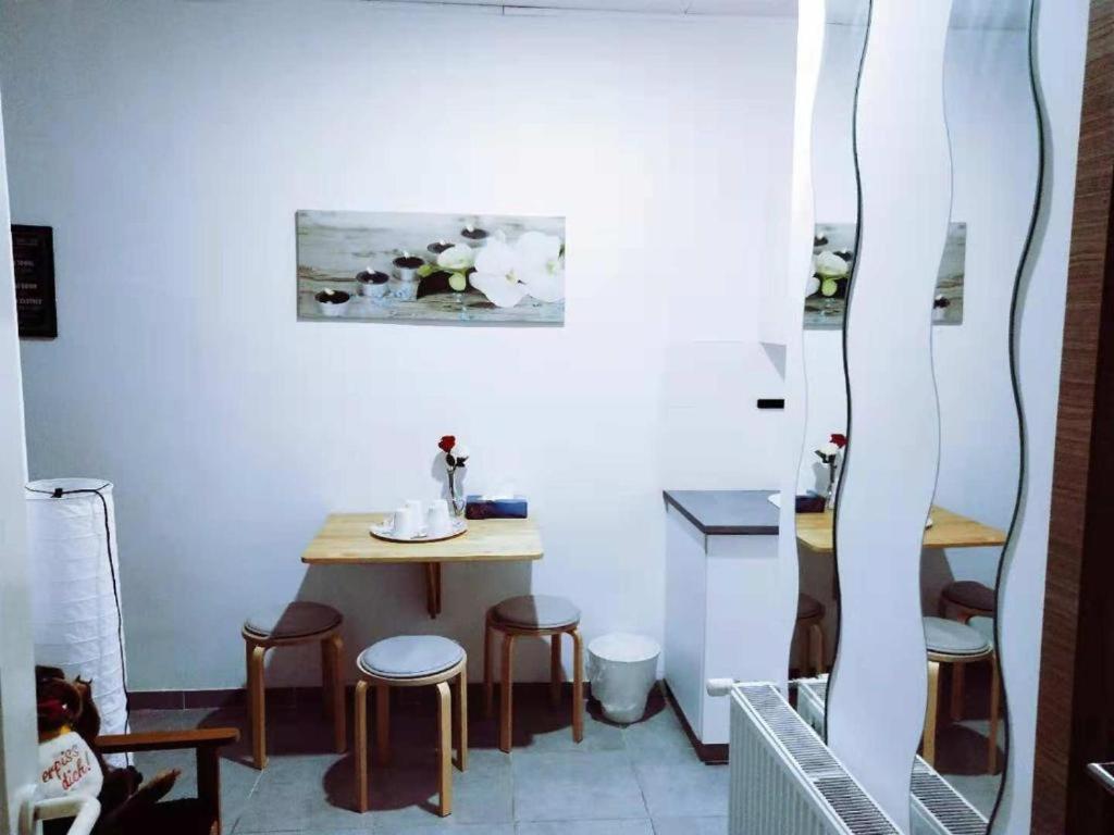 Cozy Rooms With Share The Bathroom And Kitchen Brussels Exterior photo